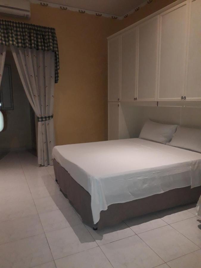 Dimora Dei Pastori Bed and Breakfast Napels Buitenkant foto